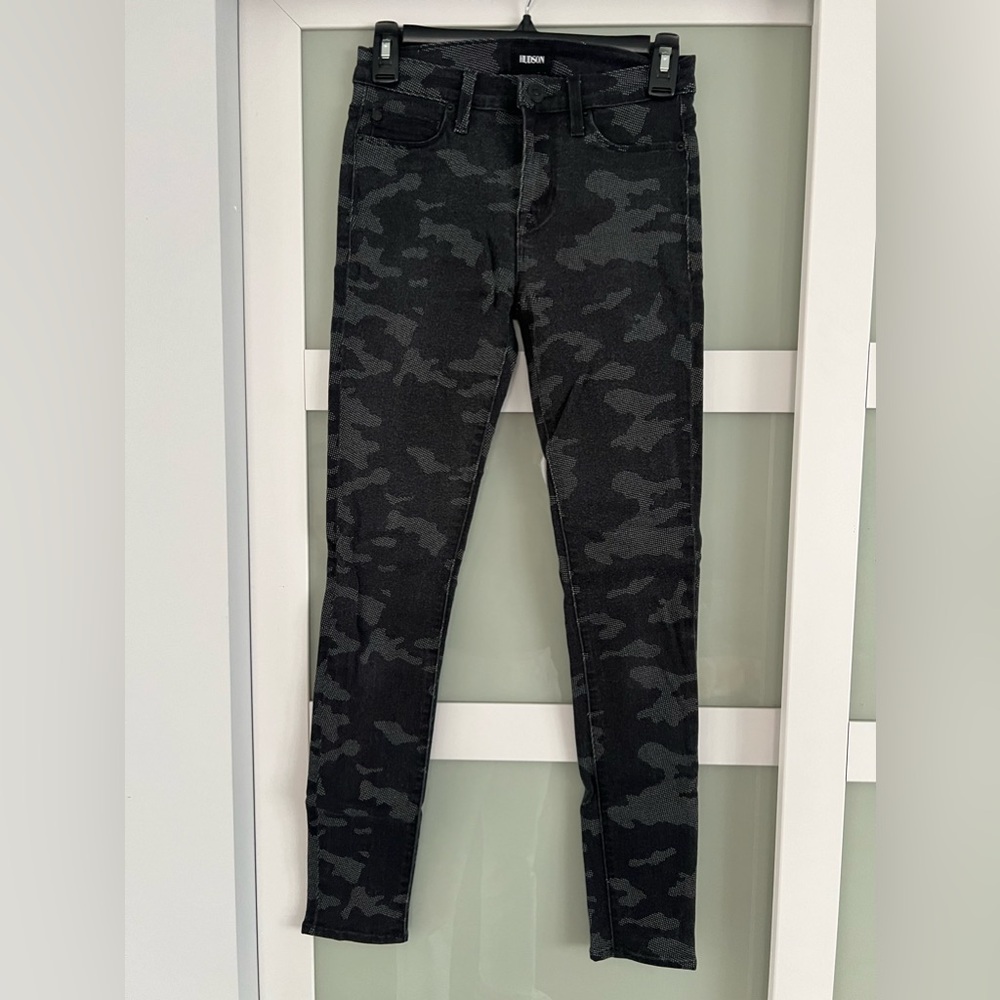 Hudson gray camo skinny jeans size 26